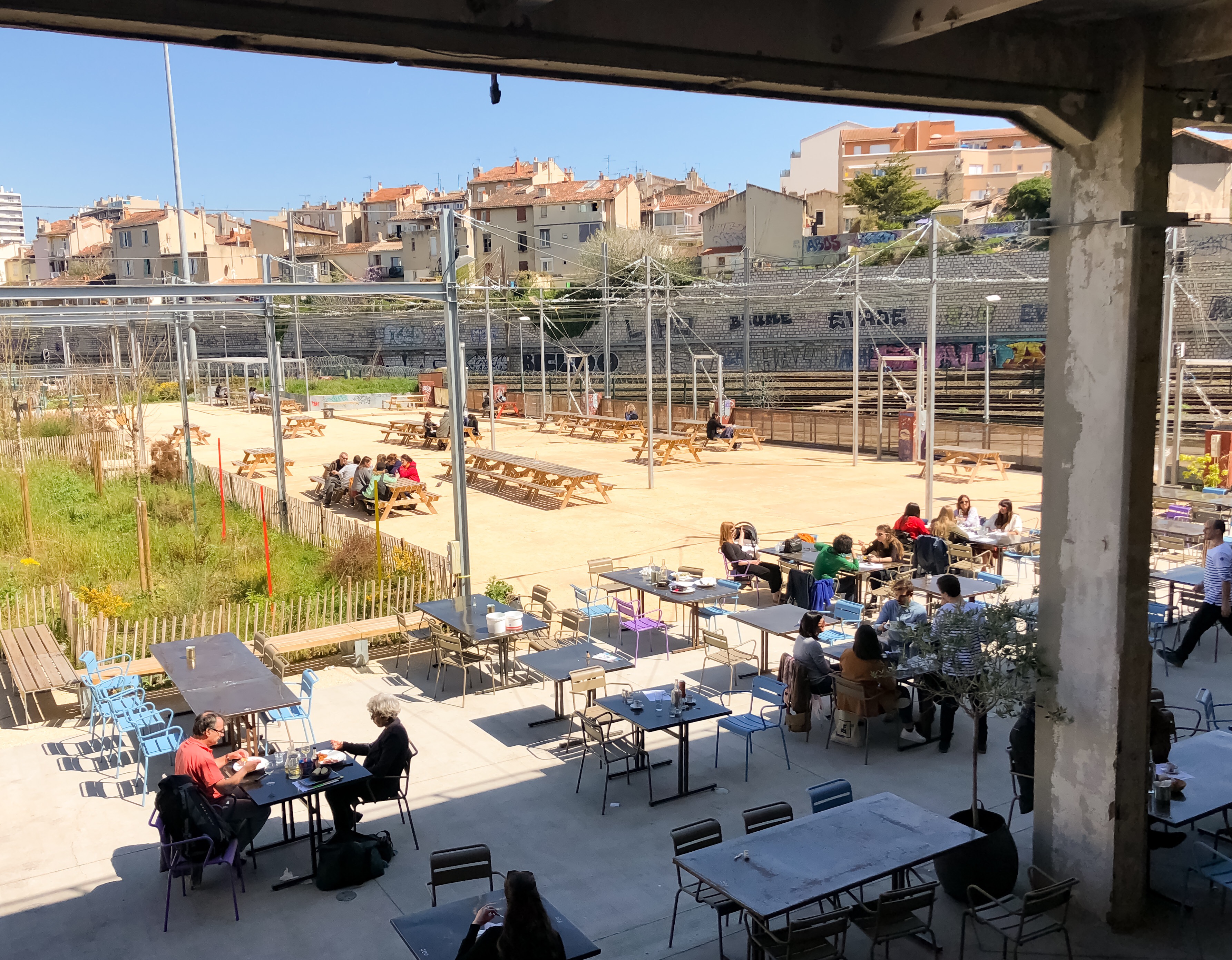 friche belle de mai grandes tables hors les vignes