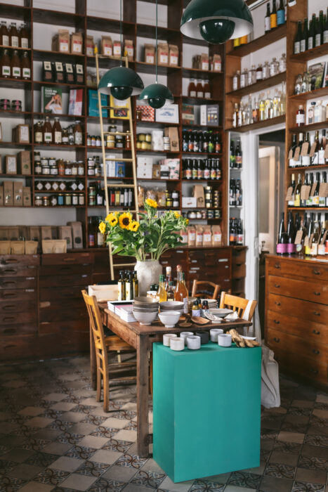 Table chez Provisions Marseille