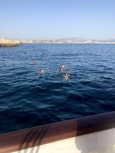 Le bain en pleine mer ©Les Marseillaises