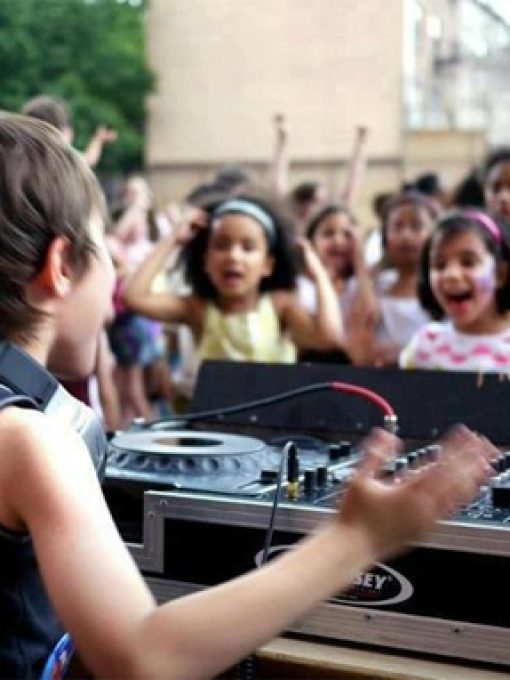 enfant dj